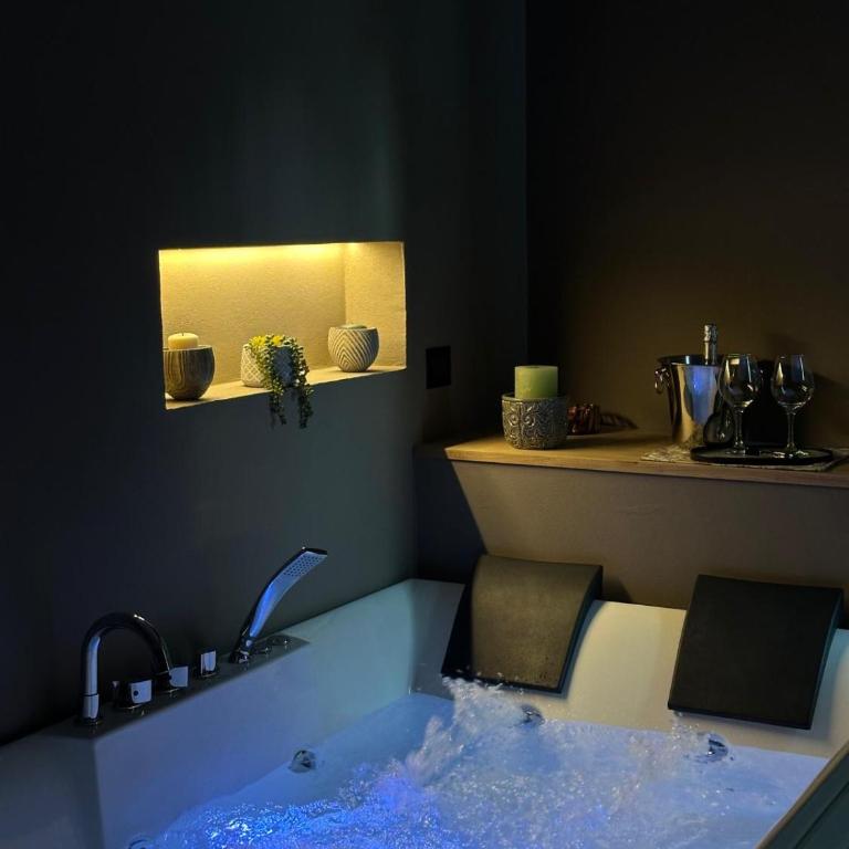 L'Opera - Luxury Apartment - Triple Room with Bath - 4