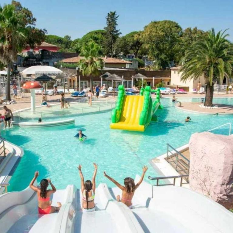 ZEcamping 3 étoiles avec parc aquatique - 3km des plages - Mobilheim mit 3 Schlafzimmern - 8