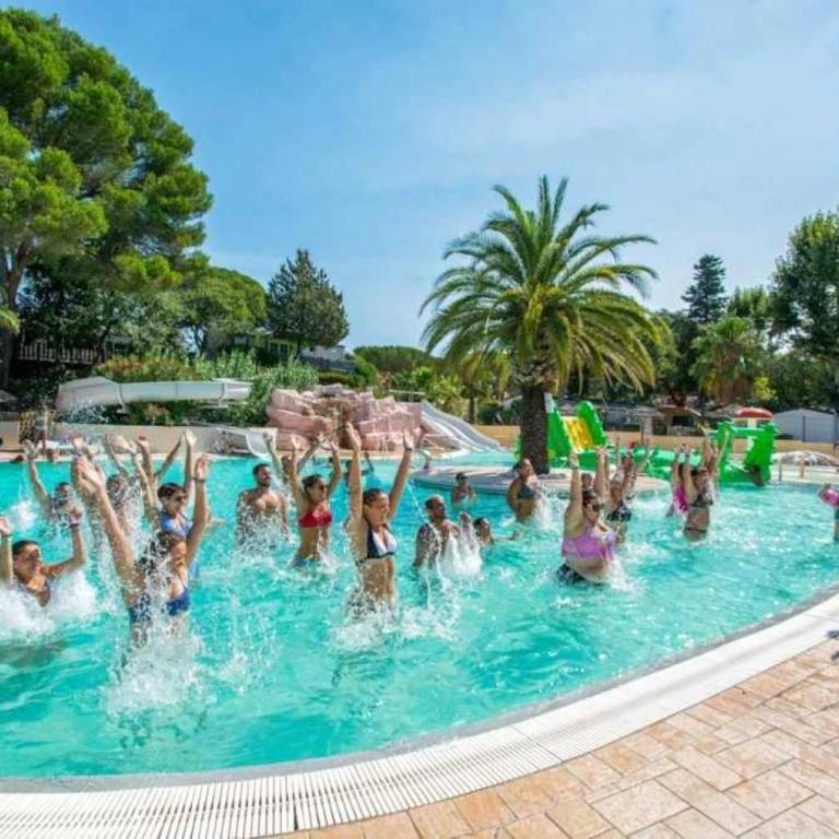 ZEcamping 3 étoiles avec parc aquatique - 3km des plages - Mobilheim mit 3 Schlafzimmern - 10