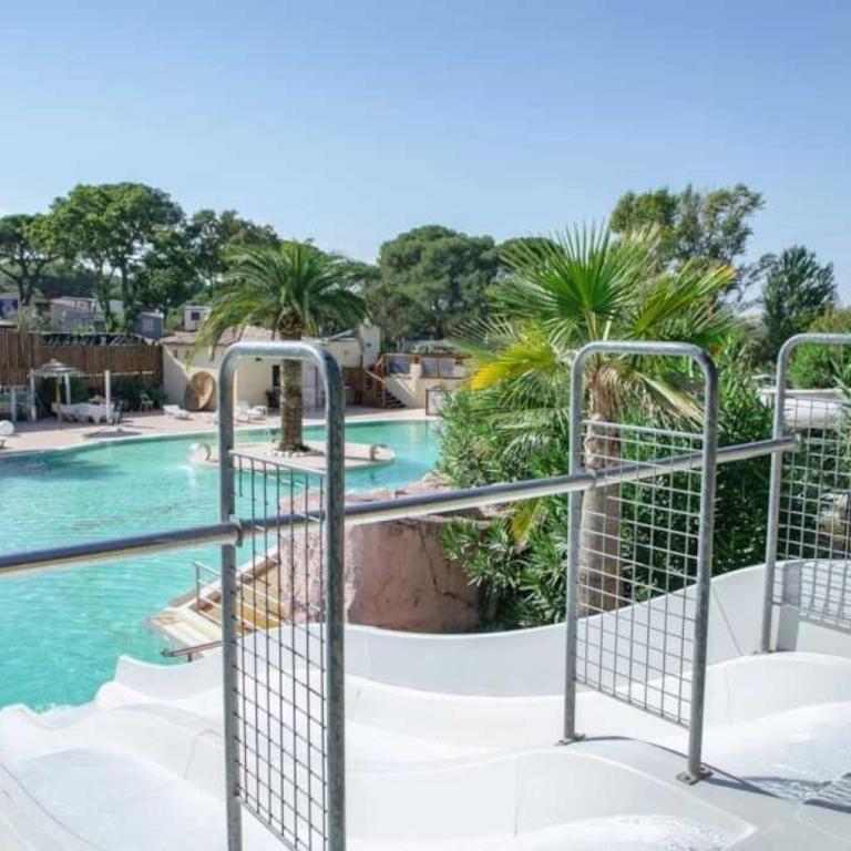 ZEcamping 3 étoiles avec parc aquatique - 3km des plages - Mobilheim mit 3 Schlafzimmern - 16
