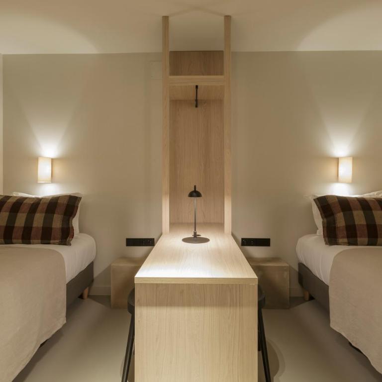 The Diagonal Sagrada by Sweett - Three-Bedroom Apartment - 20