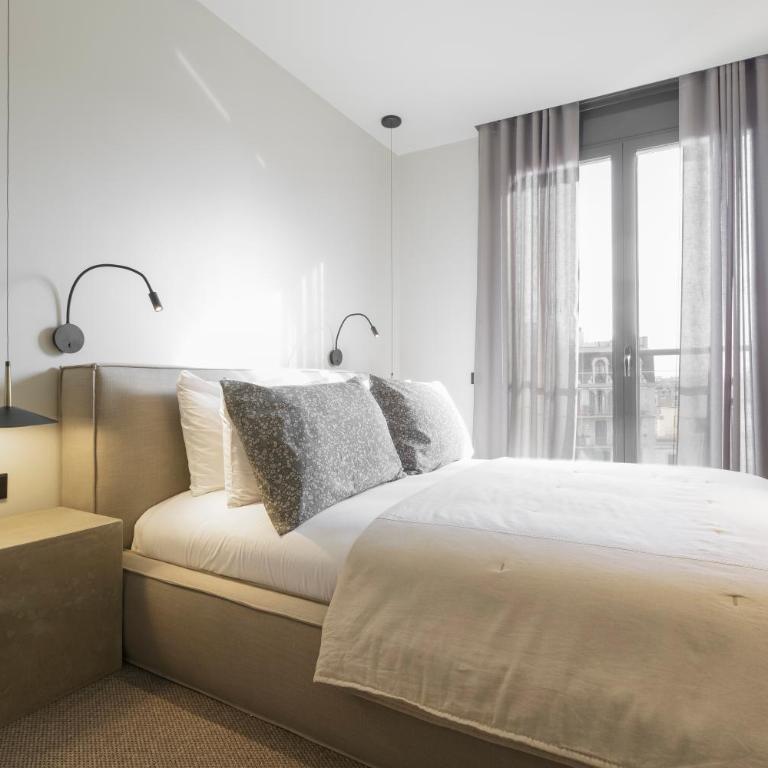 The Diagonal Sagrada by Sweett - Three-Bedroom Apartment - 11