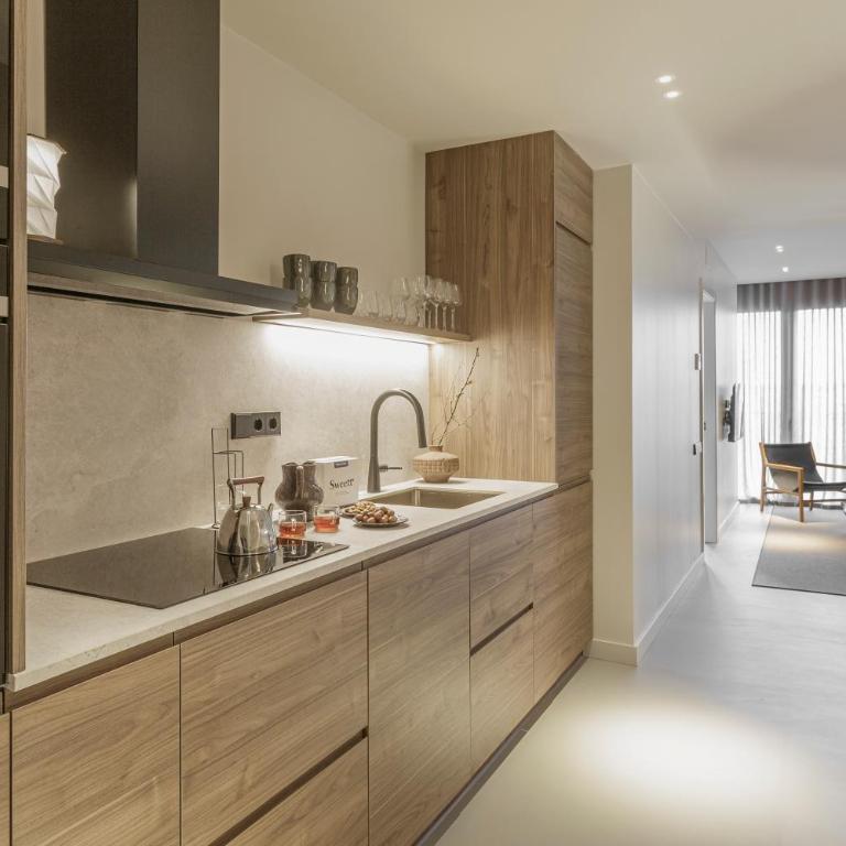 The Diagonal Sagrada by Sweett - Three-Bedroom Apartment - 9