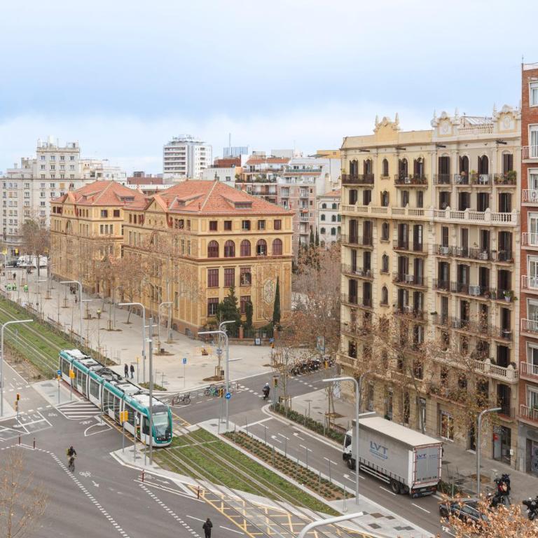 The Diagonal Sagrada by Sweett - Three-Bedroom Apartment - 24