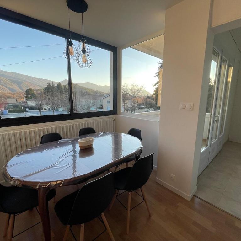 Appartement cosy dans une maison de caractère - Appartement 3 Chambres avec Vue sur la Montagne - 13
