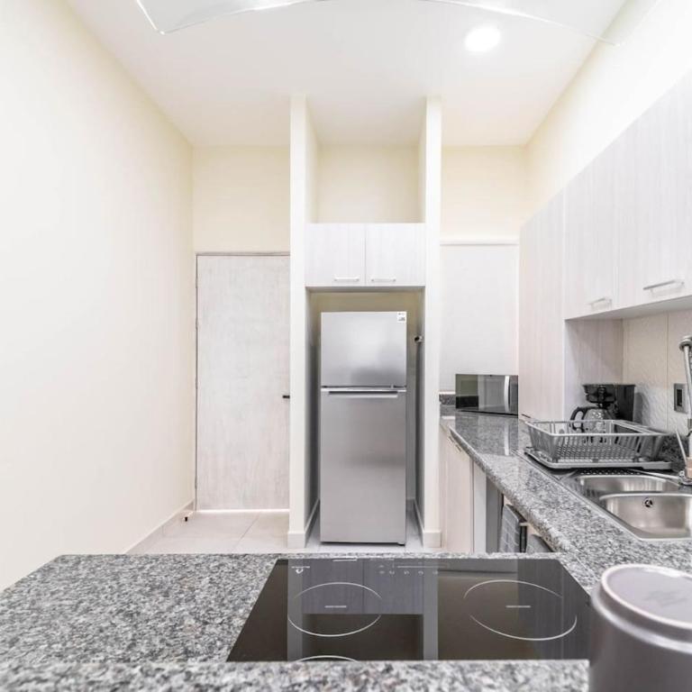 2 BD Suite with Balcony Gym Rooftop Pool - Apartment - 29