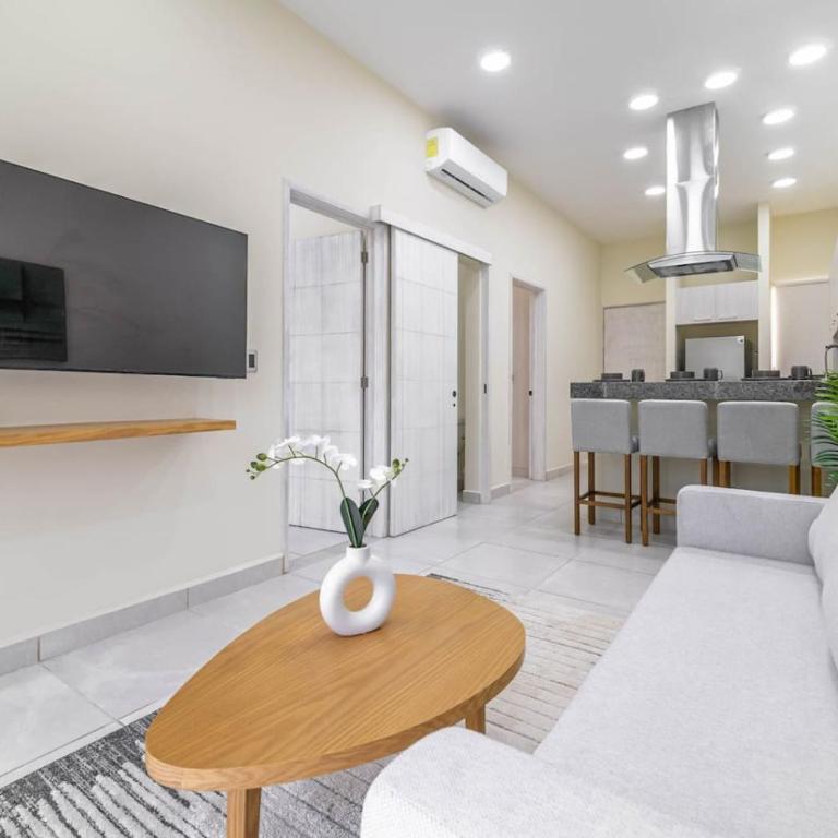 2 BD Suite with Balcony Gym Rooftop Pool - Apartment - 34