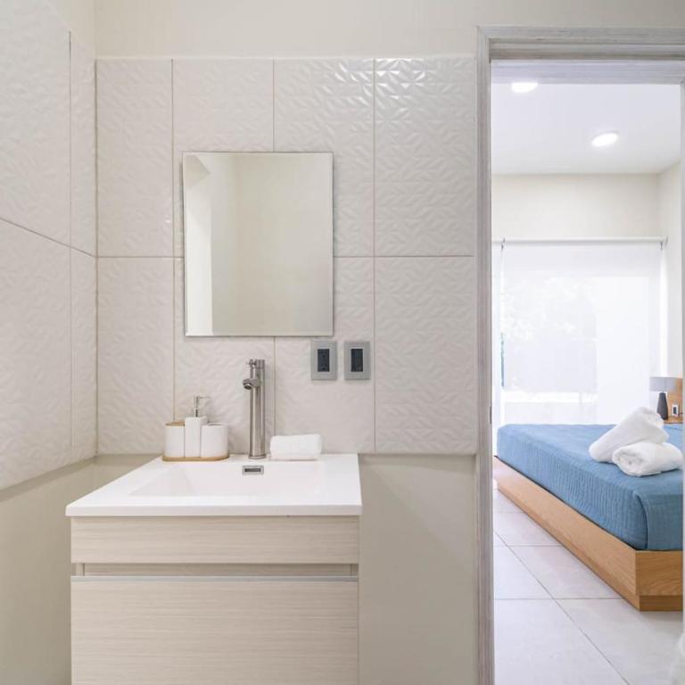 2 BD Suite with Balcony Gym Rooftop Pool - Apartment - 38