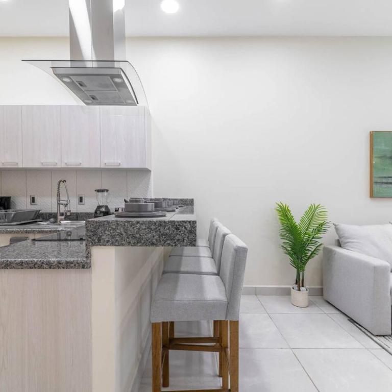 2 BD Suite with Balcony Gym Rooftop Pool - Apartment - 39