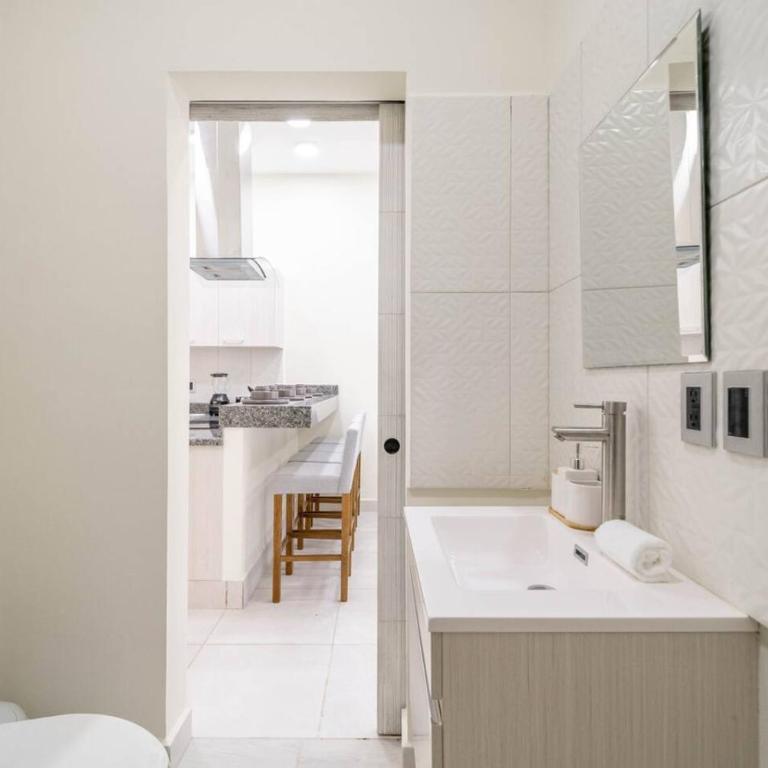 2 BD Suite with Balcony Gym Rooftop Pool - Apartment - 42