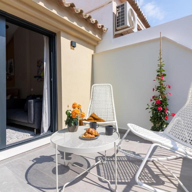 GRUND SUITES GALLERY by FreshApartments - Studio with Terrace - 13