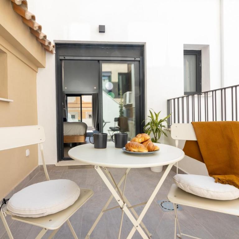 GRUND SUITES GALLERY by FreshApartments - Studio with Terrace - 14