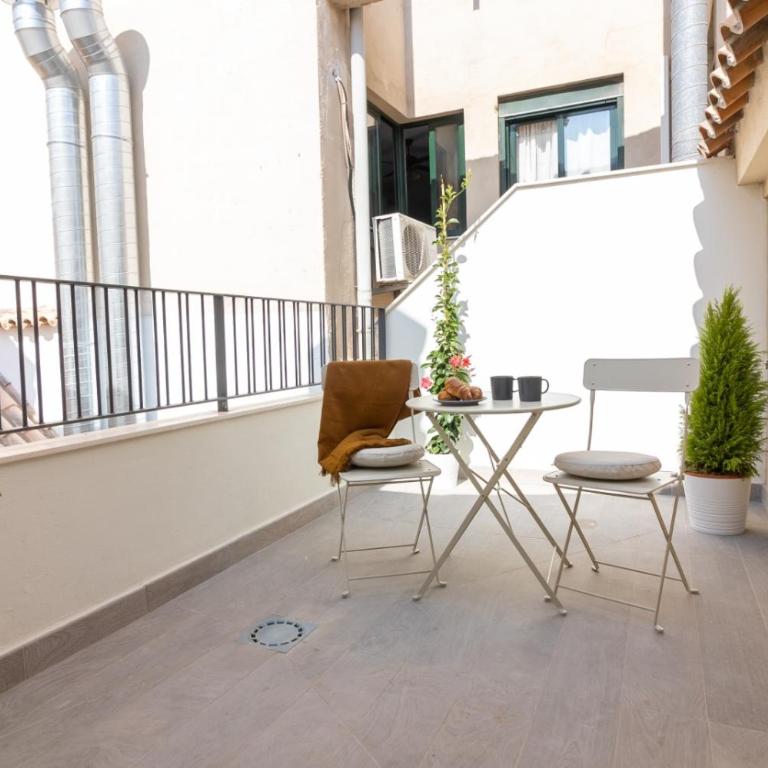 GRUND SUITES GALLERY by FreshApartments - Studio with Terrace - 15