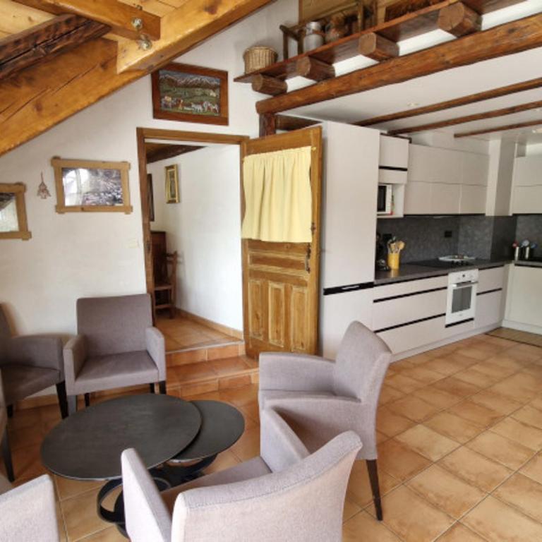 Chalet 11 pers, 5 ch, pied des pistes, balcon, parking, Wi-Fi, cheminée, Serre Chevalier - FR-1-762-27 - Appartement - 1