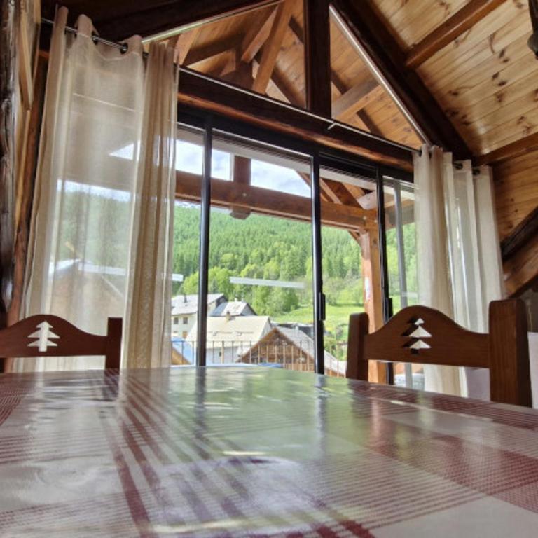 Chalet 11 pers, 5 ch, pied des pistes, balcon, parking, Wi-Fi, cheminée, Serre Chevalier - FR-1-762-27 - Appartement - 5