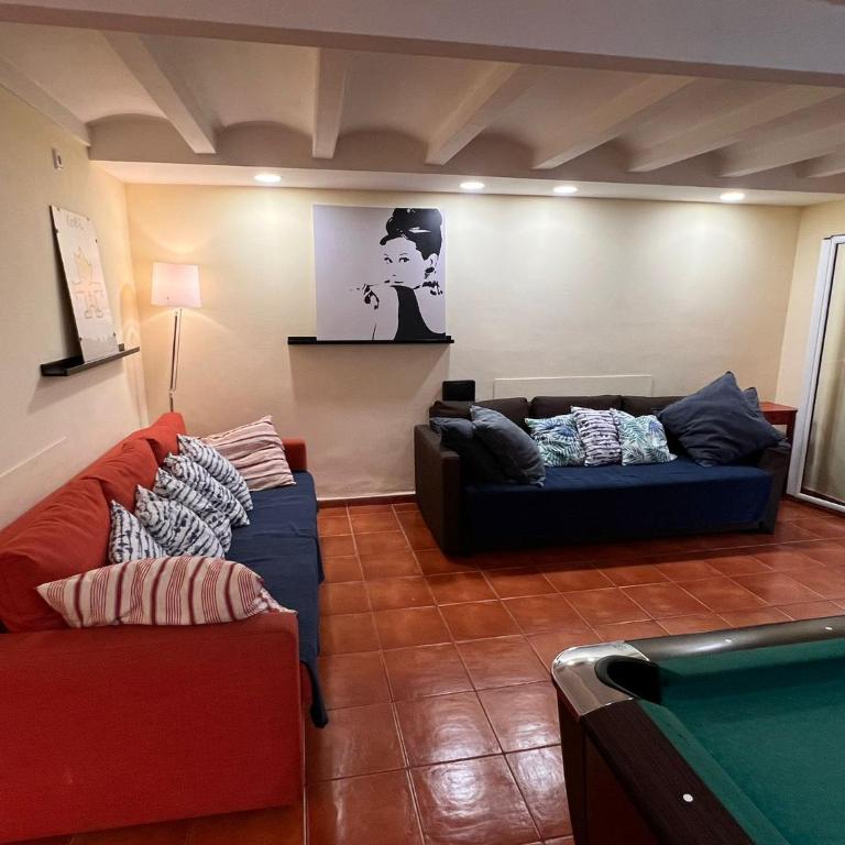 Ramblas Rentals Central Duplex 4BR Terrace Pool Table & Ping Pong - Apartment - 16
