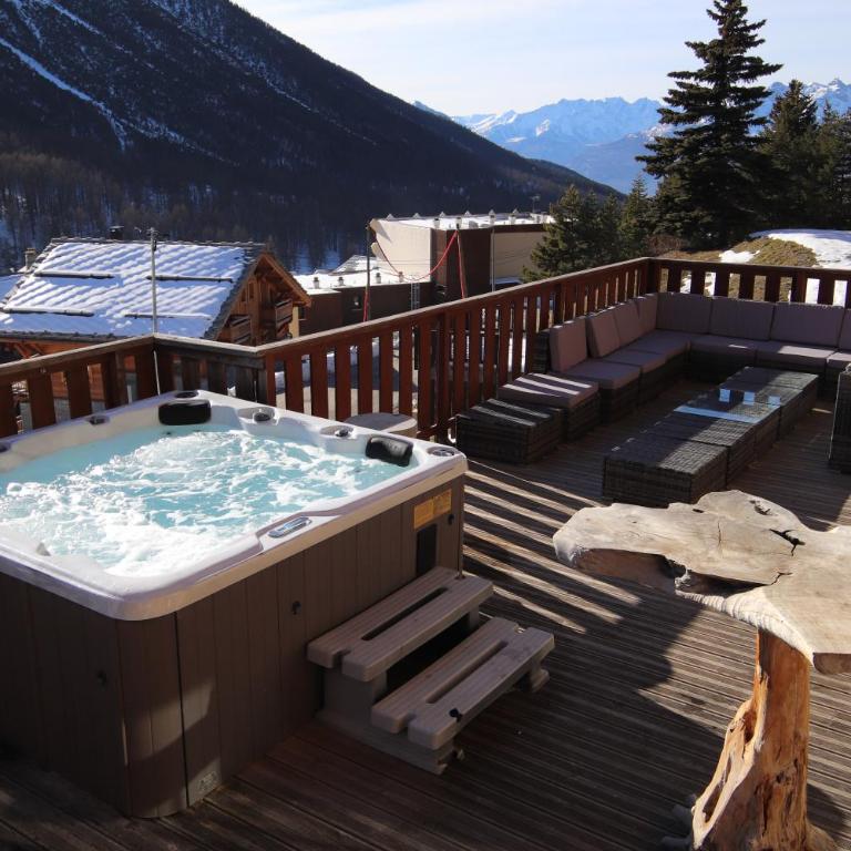 Spacious Chalet 16/18 Guests w/Slope View, Jacuzzi et Sauna - Chalet - 4