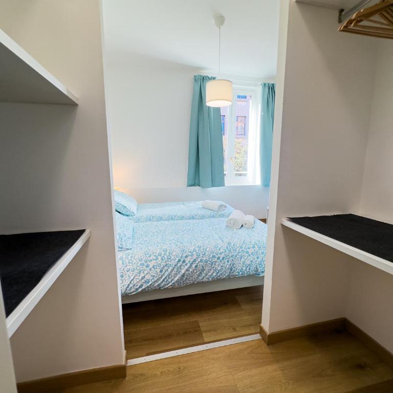 Laura's Rooms - Double or Twin Room with Private Bathroom - 3