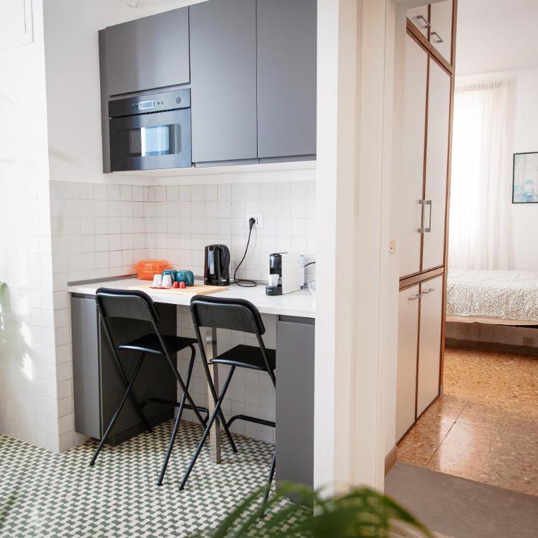 Laura's Rooms - Double or Twin Room with Private Bathroom - 3