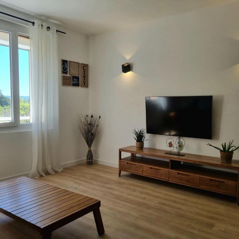 Bright T2 - parking - AC - Appartamento con 1 Camera da Letto e Balcone - 1