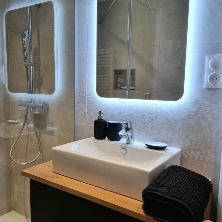 Bright T2 - parking - AC - Appartamento con 1 Camera da Letto e Balcone - 7