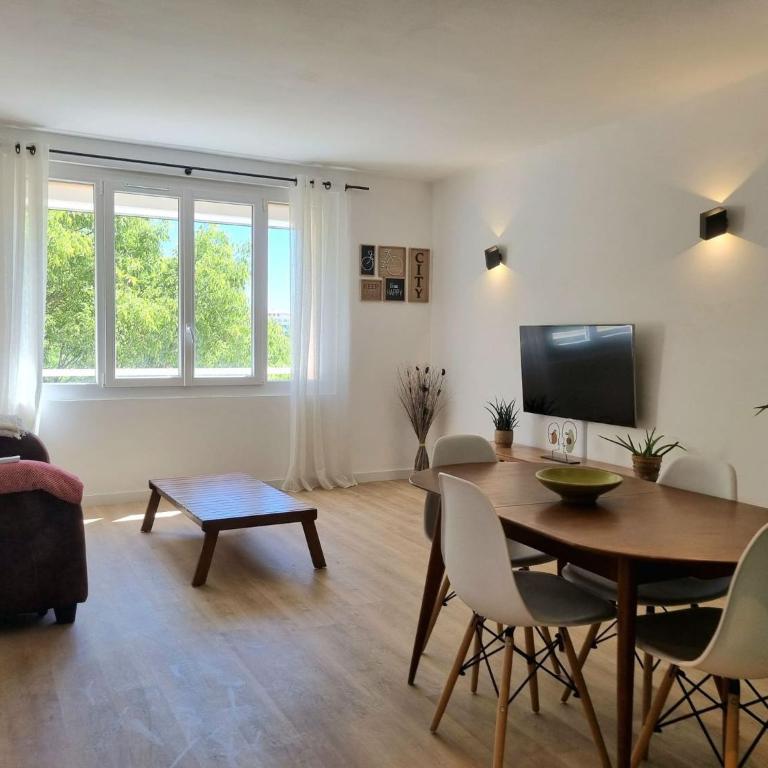 Bright T2 - parking - AC - Appartamento con 1 Camera da Letto e Balcone - 10