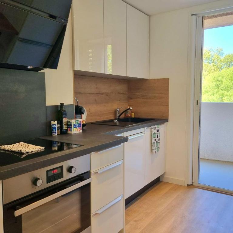 Bright T2 - parking - AC - Appartamento con 1 Camera da Letto e Balcone - 12