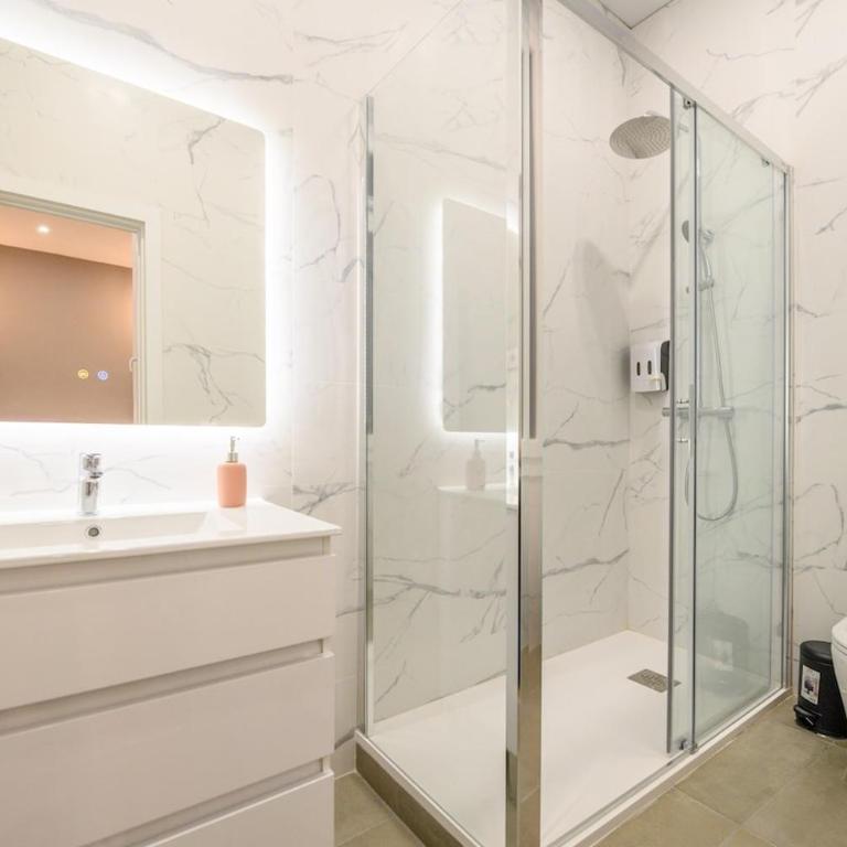 Comfort & Street Style - Your Perfe Floor Temporal SBE351D - Three-Bedroom Apartment - 22