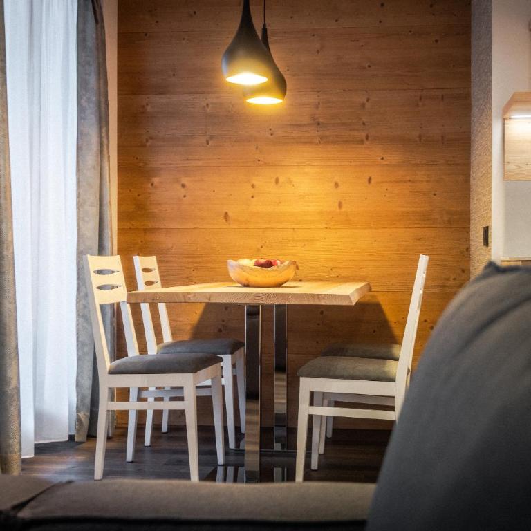CHALET ARIA Stay Mountain Relax - Appartamento Deluxe con 2 Camere da Letto e Balcone - 1