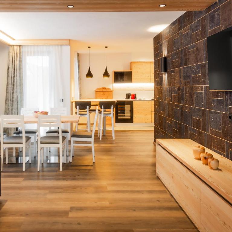 CHALET ARIA Stay Mountain Relax - Appartamento Deluxe con 2 Camere da Letto e Balcone - 1