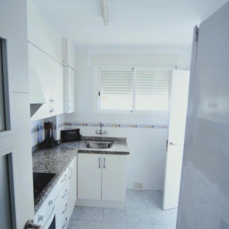 ESTORIL I Orange Costa - Two-Bedroom Apartment with Balcony and Terrace - 11