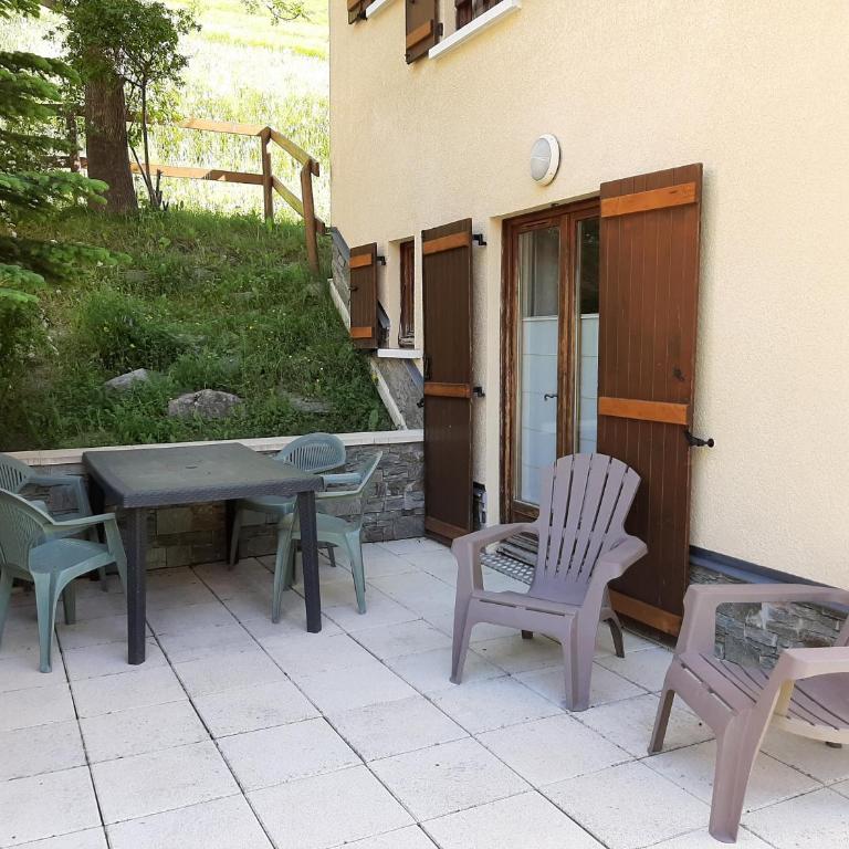 Chez Philippe - Appartements et Chalets - Panoramic Village vue Glaciers - N°181 Apartment MARMOTTE - Separated room with private terrace and glacier view - 7