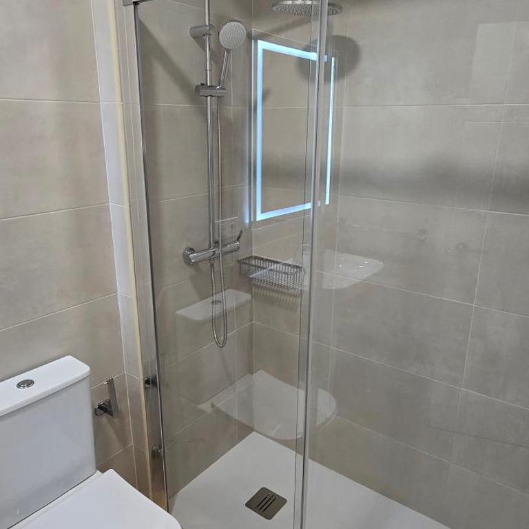 Ola Málaga - Standard Quadruple Room - 7