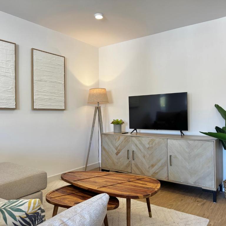 Oasis Studio II Marbella Center with mountain views - EaW Homes - One-Bedroom Apartment with View - 1