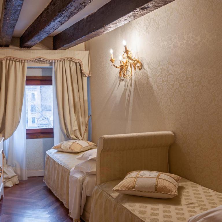 Hotel Antico Doge - a Member of Elizabeth Hotel Group - Junior Suite - 1