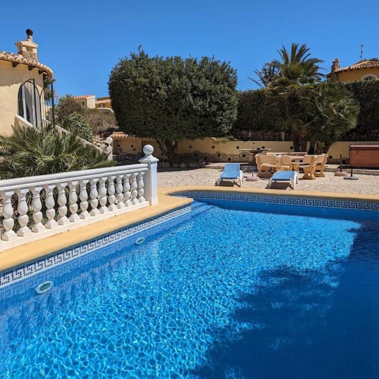 "Traumhaftes Ferienhaus mit Pool und Meerblick - Cumbre del Sol erleben!" - Casa de 2 dormitorios - 1