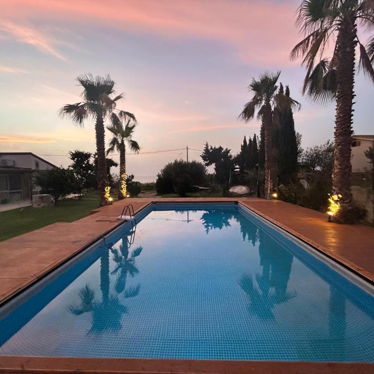 Sunset Holiday House - Two-Bedroom House - 24