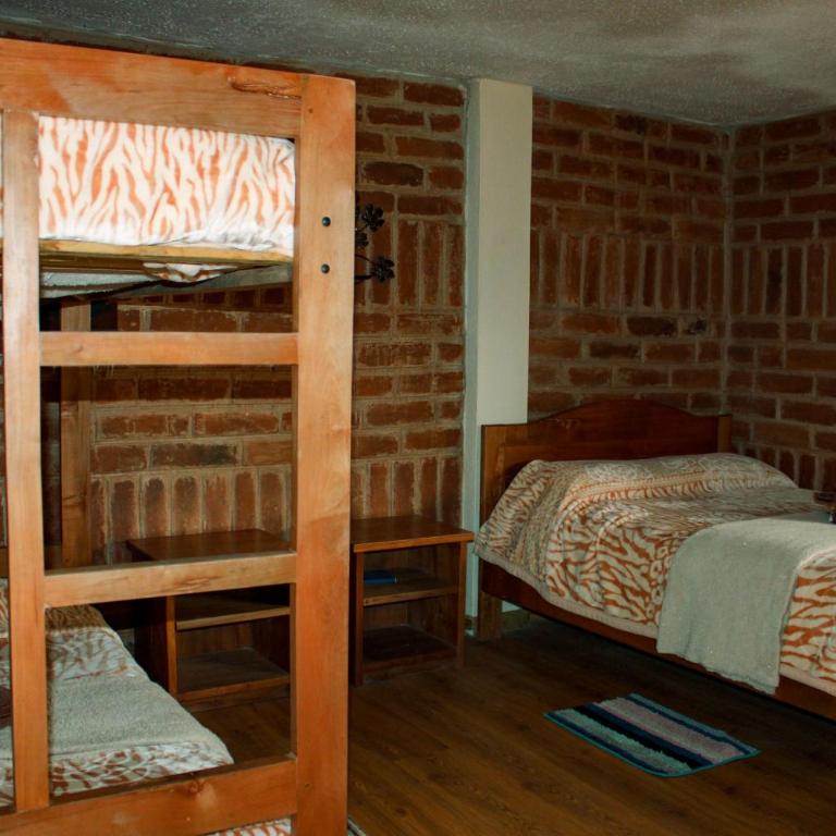 Hostal Cloud Forest - Cama en habitación compartida mixta de 8 camas - 2