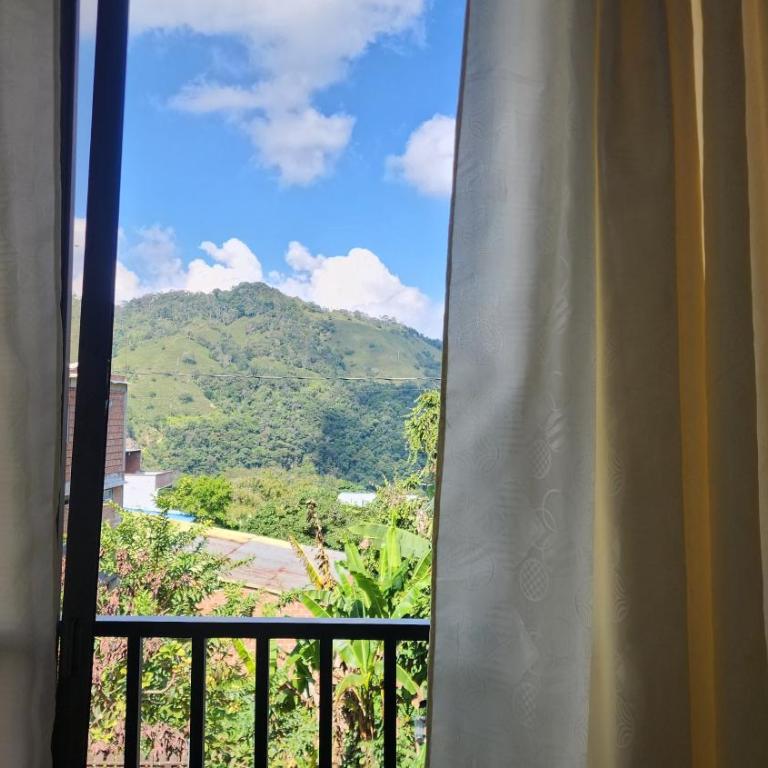 Hostal SHELTER LA PERLA - San luis, Antioquia, Colombia - Habitación Doble con vistas - 2 camas - 6