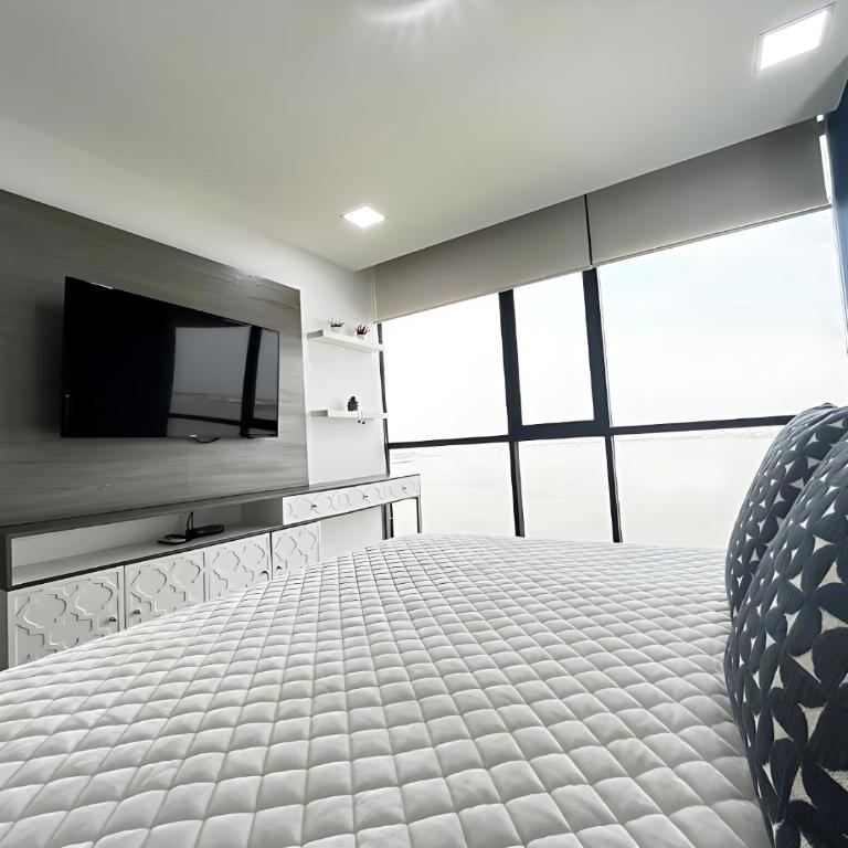Suite Esquinera con Vista al Rio Puerto Santa Ana, Guayaquil - One-Bedroom Apartment with River View - 10