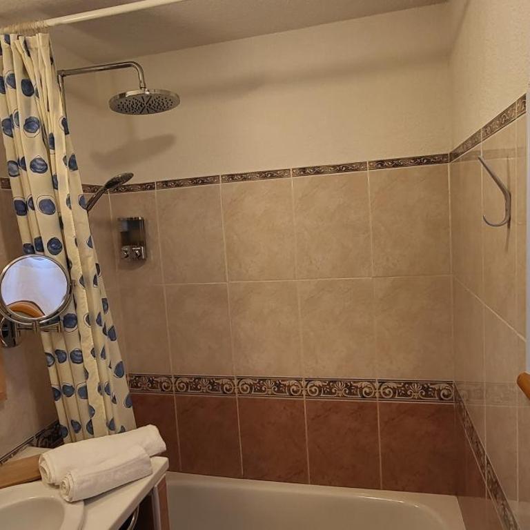 Chez Philippe - Appartements et Chalets - Panoramic Village vue Glaciers - N°14 Chalet GRAND TETRAS - Three Bedroom with private terrace and glacier view - 15