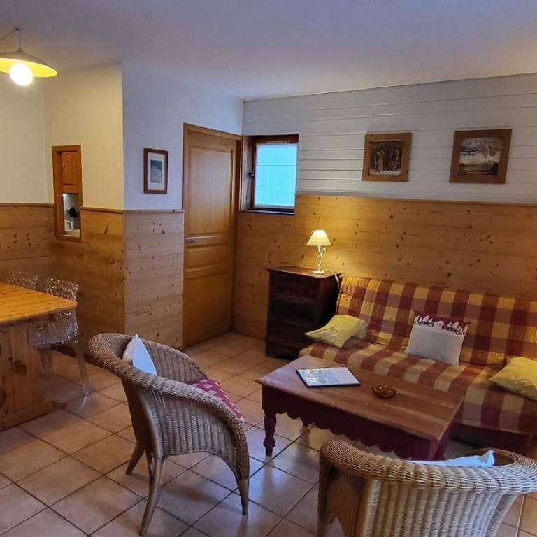 Chez Philippe - Appartements et Chalets - Panoramic Village vue Glaciers - N°15 Chalet CHEVREUIL - Two Bedroom with private terrace and glacier view - 6