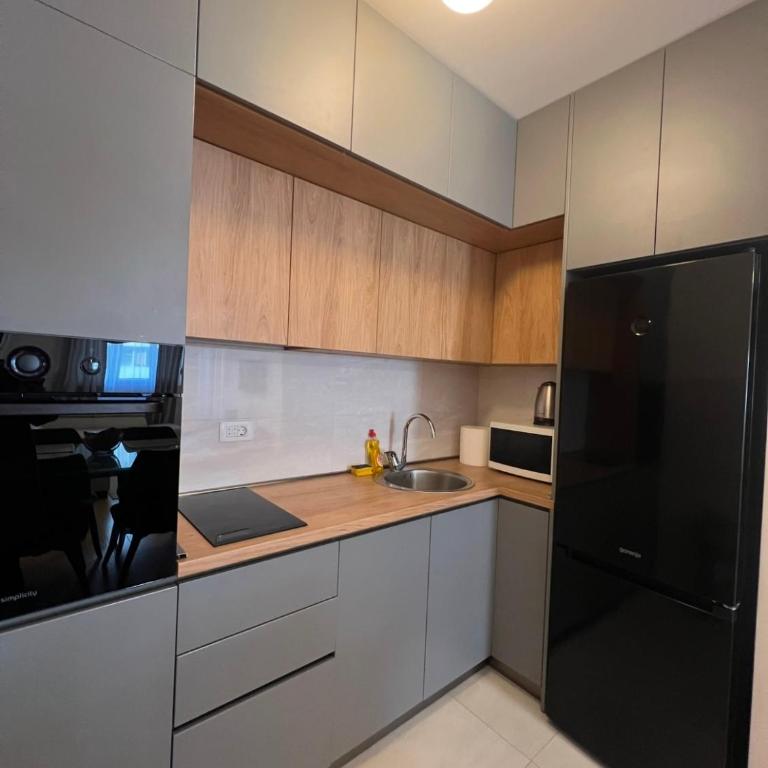 White Homes Apartments • Central Point - Superior One-Bedroom Apartment with Balcony - 8