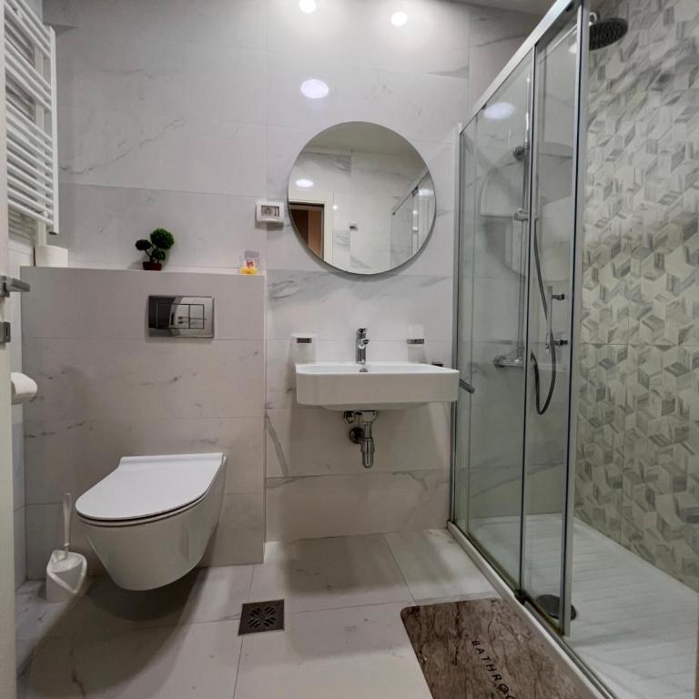 White Homes Apartments • Central Point - Deluxe One-Bedroom Apartment - 2