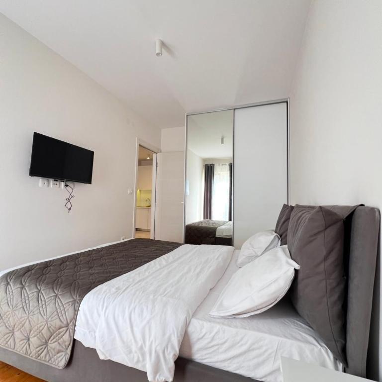 White Homes Apartments • Central Point - One-Bedroom Apartment - 15