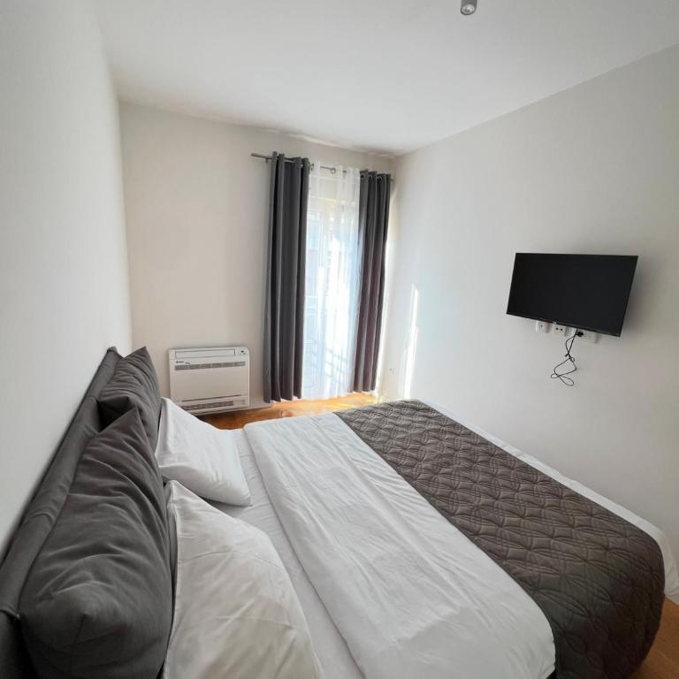 White Homes Apartments • Central Point - One-Bedroom Apartment - 5