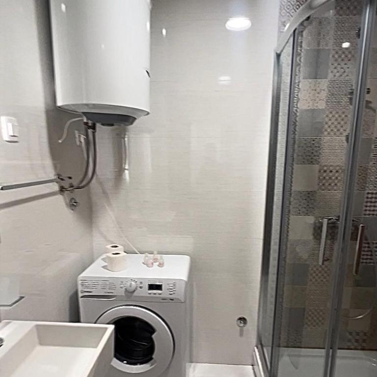 White Homes 16 - Master Quart - Studio Apartment with Balcony - 16