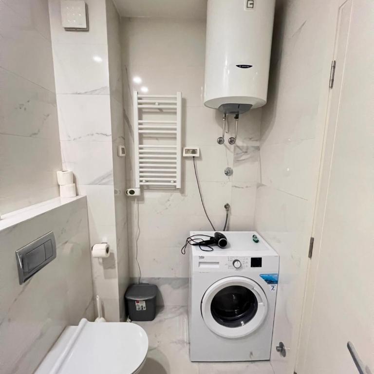 White Homes 1BR - Central Point - One-Bedroom Apartment with Balcony - 9