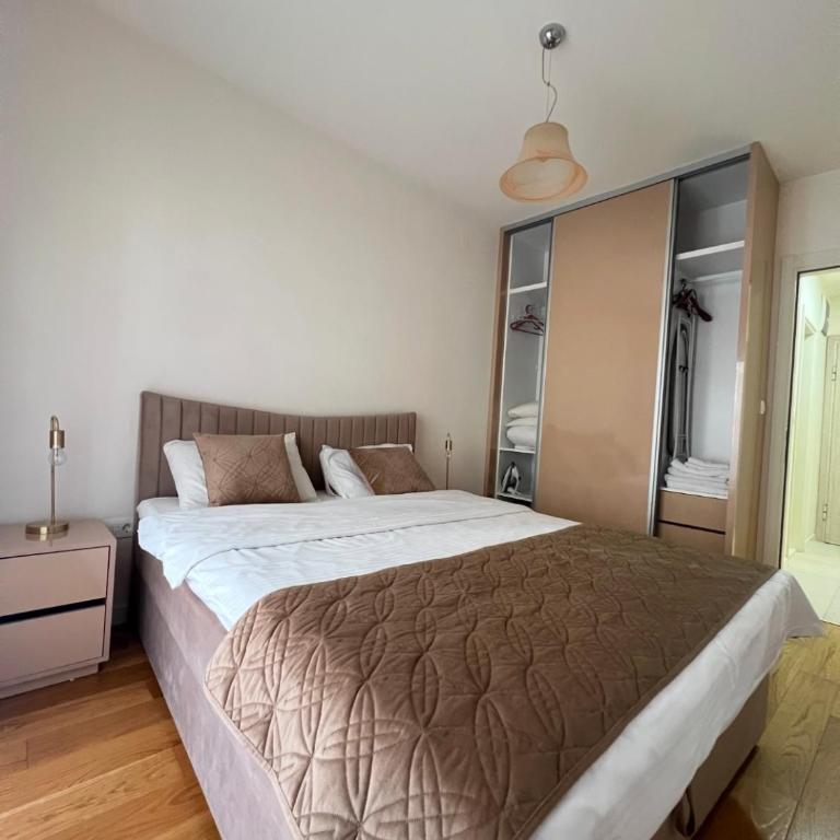 White Homes 1BR - Central Point - One-Bedroom Apartment with Balcony - 5