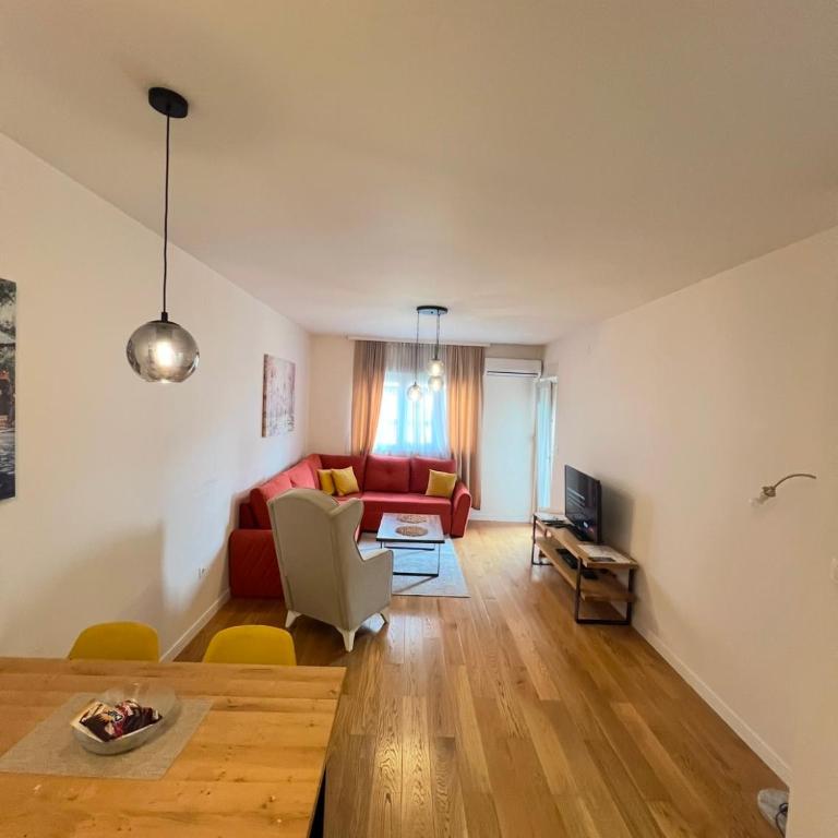 White Homes 1BR - Central Point - One-Bedroom Apartment with Balcony - 6
